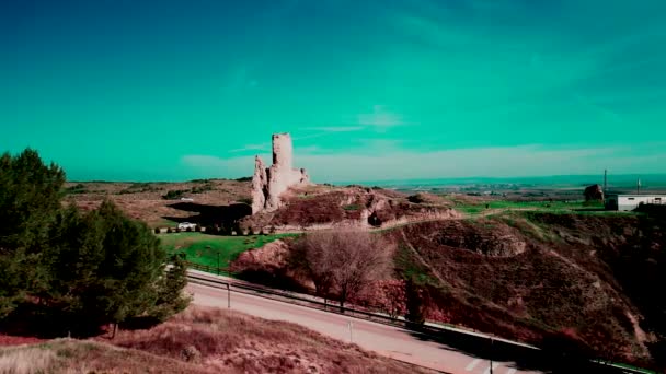 日出时被毁的中世纪城堡废墟 — 图库视频影像