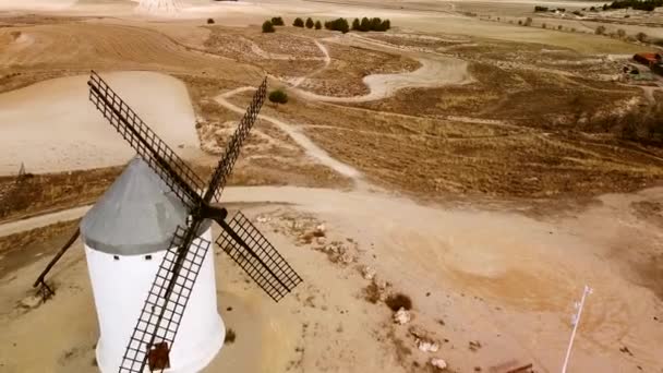 Středověké Větrné Mlýny Jako Které Objevují Literární Tvorbě Dona Quijota — Stock video