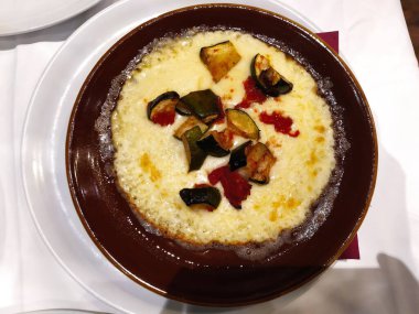 Lezzetli bir yiyeceğe yakın.