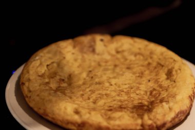 Soğanlı İspanyol patatesli omlet.