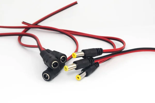 一部のDiy電子部品 12Vオスおよびメスコネクタは 電源ケーブルを接続するために使用されます Diyパーツ — ストック写真