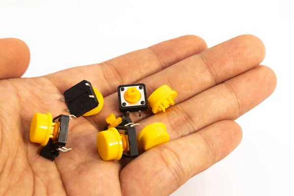 Birkaç tane düğme modülü var. Bu modül DIY materyalleri için elektronik hobiciler için kullanılır.