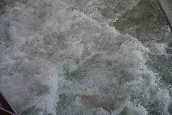 Detail Des Fließenden Wassers Eines Gebirgsbaches — Stockfoto