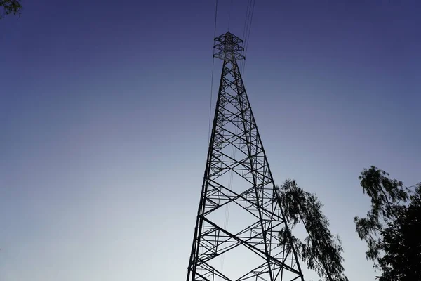 Black Steel Pillar Power Cable Signal Electronic Tonic Large Sky — Stock Photo, Image