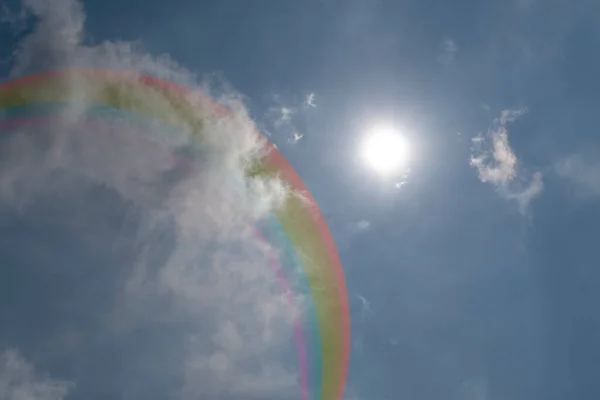 Naturlig Himmel Molnscape Regnbåge Med Blå Himmel Och Vita Moln — Stockfoto
