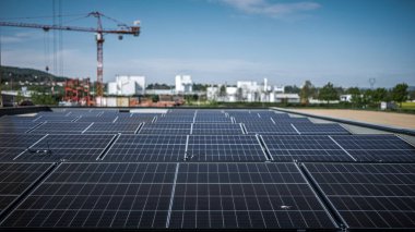 Çatıdaki güneş panelleri