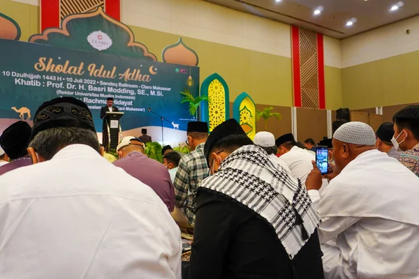 Makassar Juli 2022 Penyembah Masjid Direkam Dengan Ponsel Mereka — Stok Foto