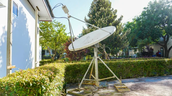 Satellite dish for home internet network