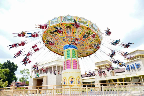 2023年1月22日にジャカルタのDufan Ancolで開催されたOnang Anting Swing Rideでの興奮と冒険 — ストック写真