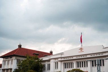 23 Ocak 2023 'te Kota Tua' daki Endonezya Posta Ofisi 'nin klasik binasının büyüleyici bir şekilde ele geçirilmesi.