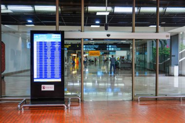 21 Ocak 2023 'te Soekarno Hatta Havaalanı Cengkareng Terminali' nde kalkış tahtası bilgilendirme görüntüsü
