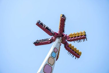 21 Mayıs 2023 'te Ancol Fantasy World, Kuzey Jakarta' da Kolibri Biniciliğinin Heyecanı