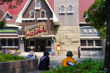 21 Mayıs 2023 'te Kuzey Jakarta: Dunia Fantasi bölgesindeki Shihlin restoranında uzun kuyruk