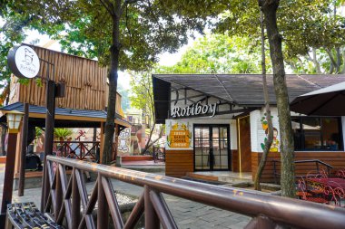 21 Mayıs 2023 'te Kuzey Jakarta: Dunia Fantasi bölgesindeki Shihlin restoranında uzun kuyruk