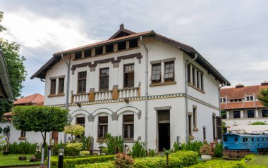 Lawang Sewu, Semarang, Central Java 'da Bahçeli ve Trenli Büyüleyici Tarihi Ev