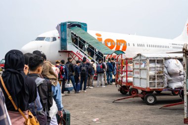 Jakarta, 6 Nisan 2024: Soekarno Hatta Havalimanı 'ndaki Yolcu Uçağı Uçuşa Hazır