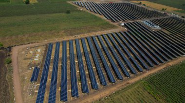 Güneş paneli yenilenebilir enerji yenilenebilir elektrik yeşil enerji sürdürülebilir hava aracı görüntüsü 4k