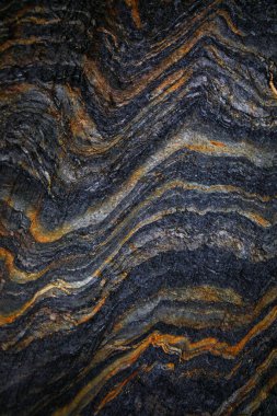 Kayalardaki su erozyonu, dokular ve desenler Asturian plajlarındaki taşlarda oluşmuş. Kuzey İspanya, Asturias 'taki Campiecho plajı..