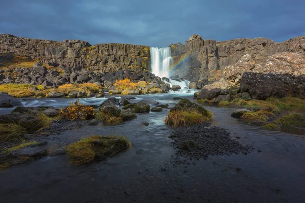 Paesaggio Montuoso Islandese Combinato Con Latitudine Settentrionale Che Sacco Pioggia — Foto Stock