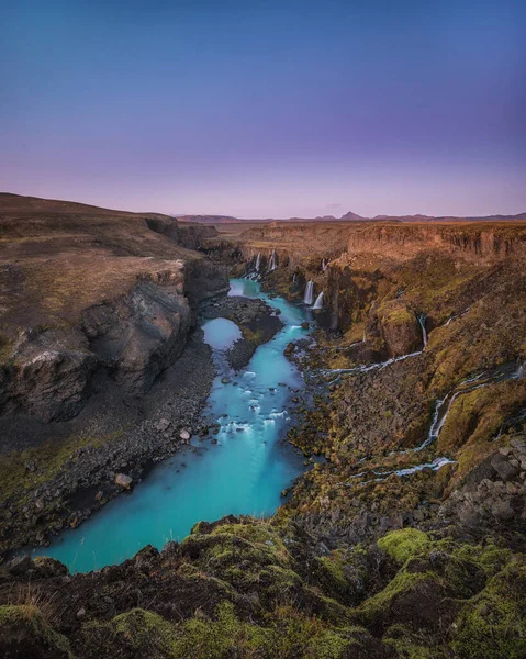 Paesaggio Montuoso Islandese Combinato Con Latitudine Settentrionale Che Sacco Pioggia — Foto Stock