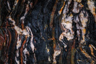 Kayalardaki su erozyonu, dokular ve desenler Asturian plajlarındaki taşlarda oluşmuş. Kuzey İspanya, Asturias 'taki Campiecho plajı..