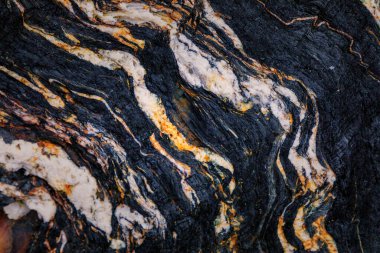 Kayalardaki su erozyonu, dokular ve desenler Asturian plajlarındaki taşlarda oluşmuş. Kuzey İspanya, Asturias 'taki Campiecho plajı..