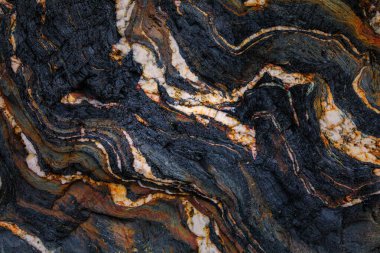 Kayalardaki su erozyonu, dokular ve desenler Asturian plajlarındaki taşlarda oluşmuş. Kuzey İspanya, Asturias 'taki Campiecho plajı..