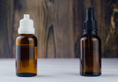 temel yağ, cbd yağı veya organik kozmetik kahverengi pipette cam şişe.