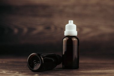 temel yağ, cbd yağı veya organik kozmetik kahverengi pipette cam şişe.