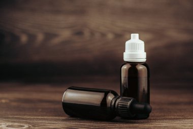 temel yağ, cbd yağı veya organik kozmetik kahverengi pipette cam şişe.