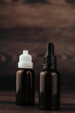 temel yağ, cbd yağı veya organik kozmetik kahverengi pipette cam şişe.