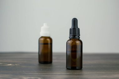 temel yağ, cbd yağı veya organik kozmetik kahverengi pipette cam şişe.
