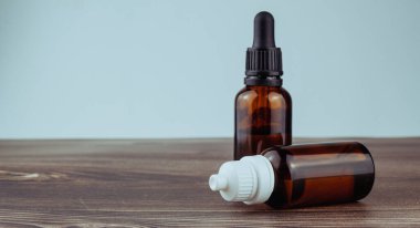 cbd yağı veya organik kozmetik kahverengi pipetli cam şişe.