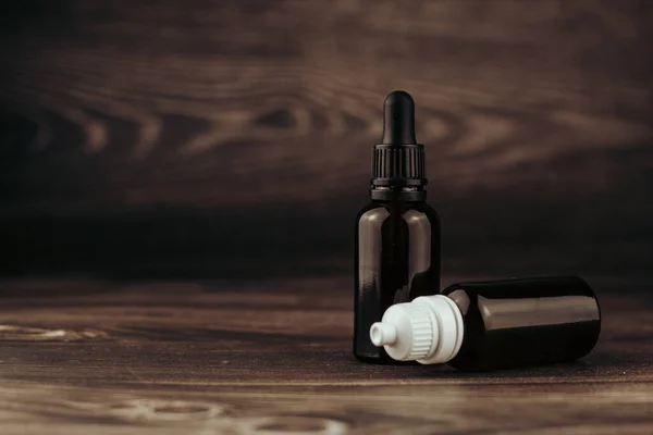 temel yağ, cbd yağı veya organik kozmetik kahverengi pipette cam şişe.