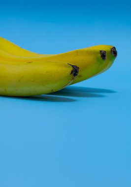 Renk arkaplan üzerinde muz demeti