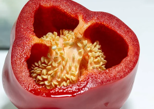 Kırmızı tatlı biber tohumlarını yaklaştır. makro fotoğraf 