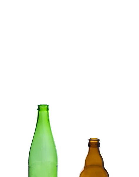 绿色和棕色玻璃瓶在白色背景上隔离 — 图库照片