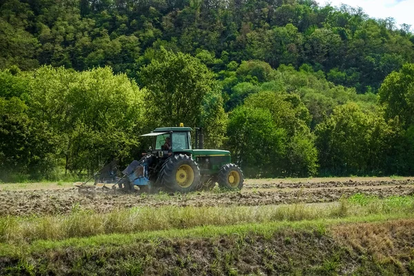 1.200+ John Deere Tractor fotos de stock, imagens e fotos royalty-free -  iStock