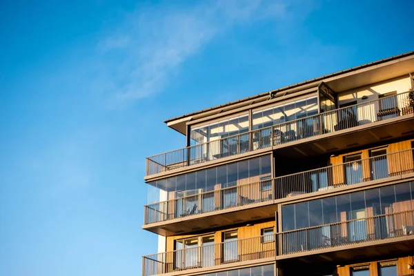 Residentieel Vastgoed Modern Woningflatgebouw Met Gezinswoningen Een Nieuw Gebouwde Woningbouw — Stockfoto