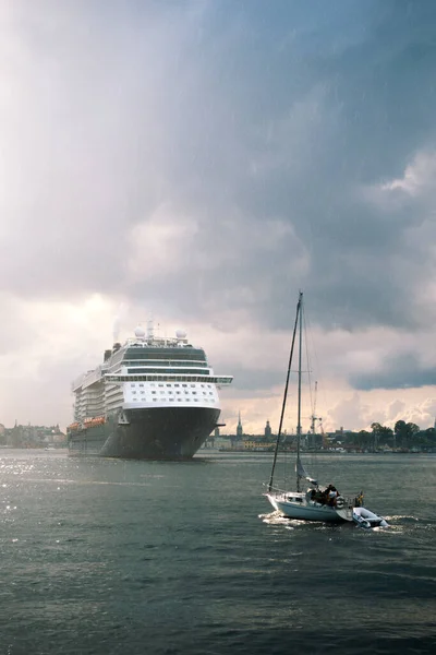 Sailboat Front Large Cruise Ship Port Stockholm Bad Rainy Weather — Stock Photo, Image