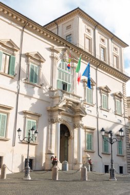 Roma, İtalya - 8 Ocak 2025: Piazza del Quirinale, İtalyan başkanlık sarayı Palazzo del Quirinale 