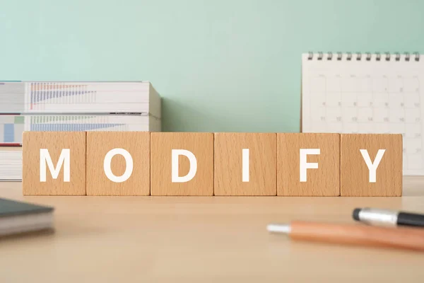 Modify 笔记本和书籍的木块 — 图库照片