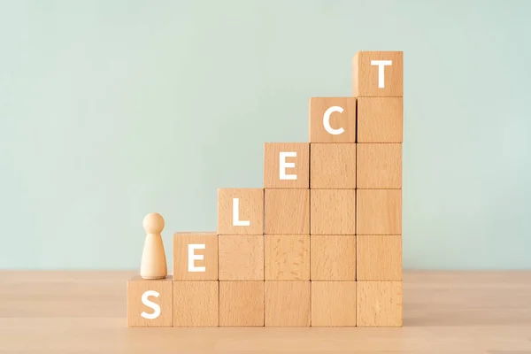 Holzklötze Mit Select Konzepttext Und Einem Menschlichen Spielzeug — Stockfoto