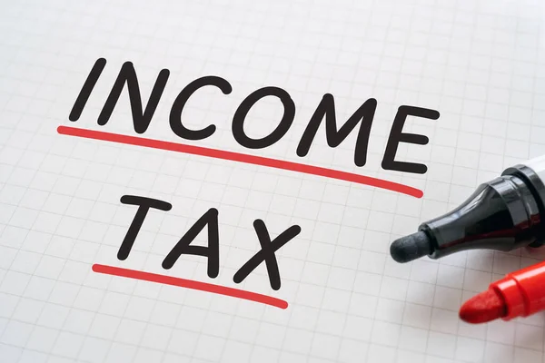White Paper Written Income Tax Markers — Zdjęcie stockowe