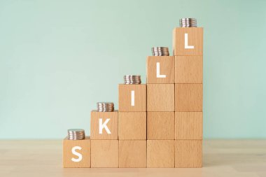 Yükselen merdivenler ve para aksesuarları üzerine 