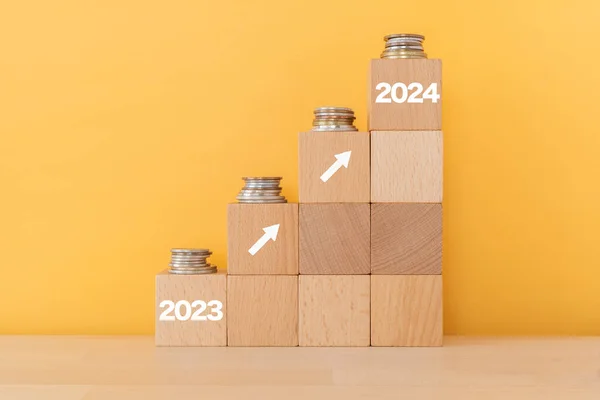 Dřevěné Bloky Textem Konceptu Mincí Let 2023 2024 Stock Snímky