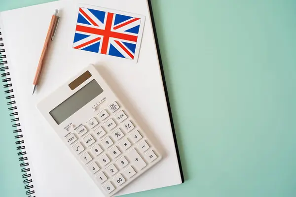 Verenigd Koninkrijk Vlag Rekenmachine Pen Notebook Tafel Rechtenvrije Stockfoto's