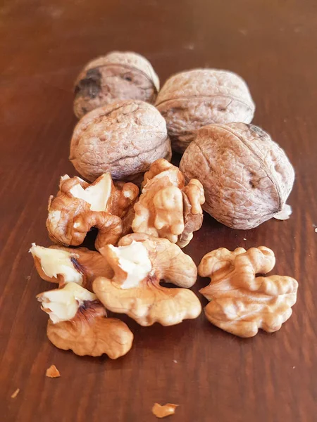 Discover Beauty Whole Shelled Walnuts — Stock Photo, Image