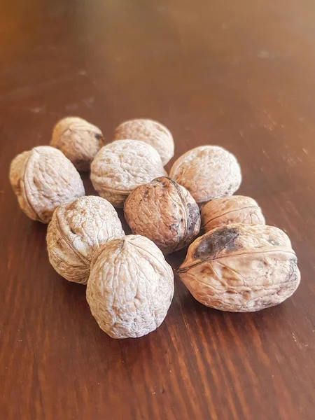 Discover Beauty Whole Unpeeled Walnuts — Stock Photo, Image