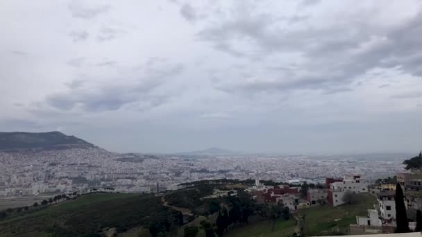 Felvétel Megörökíti Lenyűgöző Panorámát Városra Égre Ahogy Fogy Jön Felhők — Stock videók